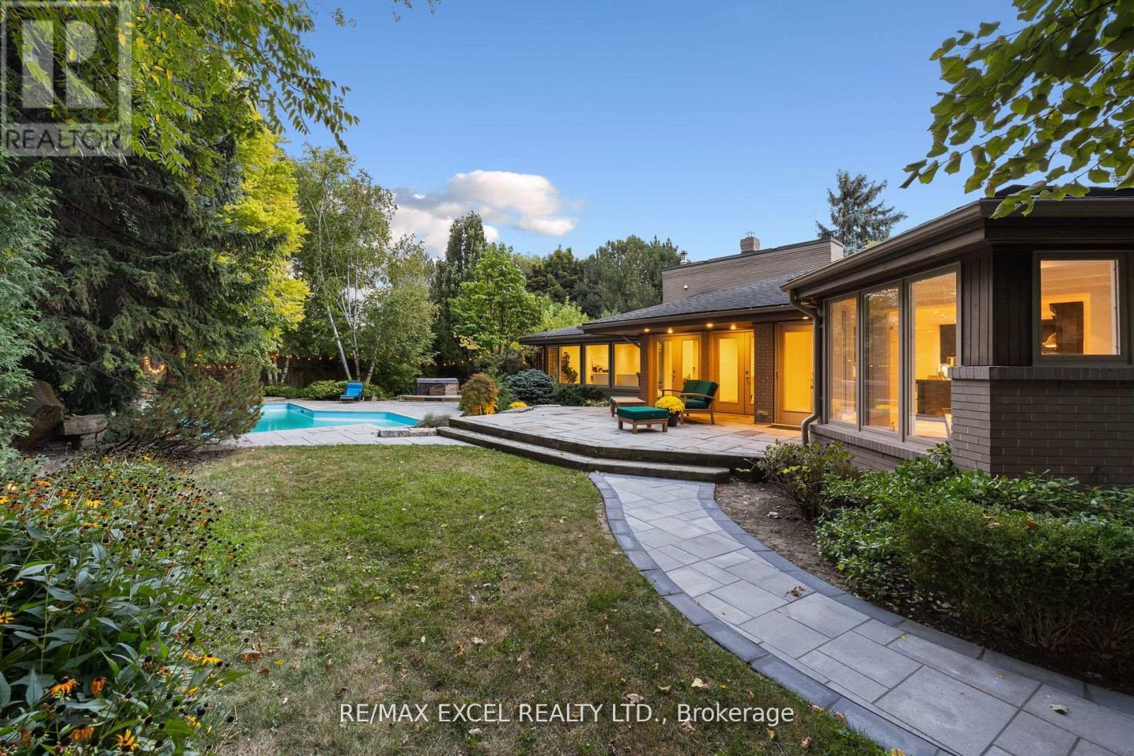 












62 WIMPOLE DRIVE

,
Toronto (St. Andrew-Windfields),




Ontario
M2L2L3

