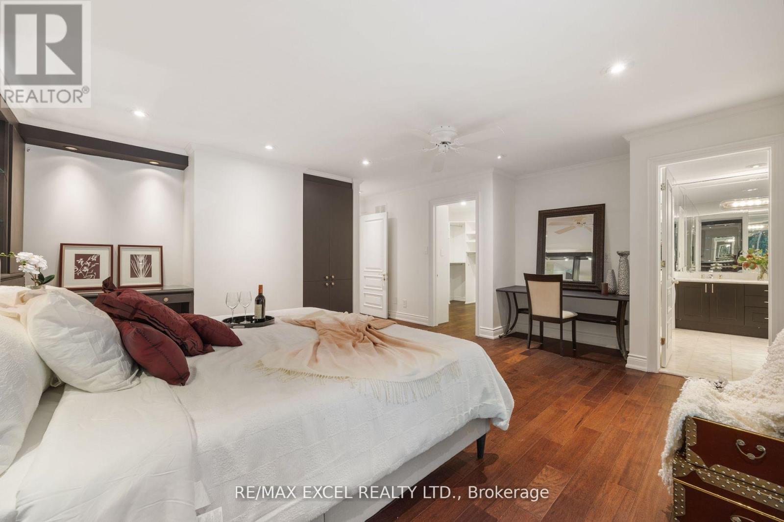 












62 WIMPOLE DRIVE

,
Toronto (St. Andrew-Windfields),




Ontario
M2L2L3

