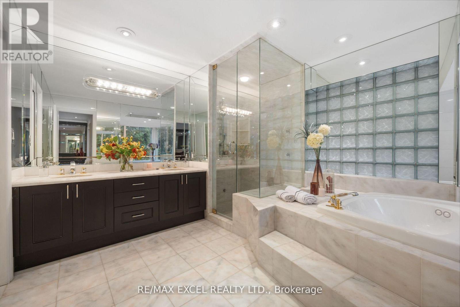












62 WIMPOLE DRIVE

,
Toronto (St. Andrew-Windfields),




Ontario
M2L2L3

