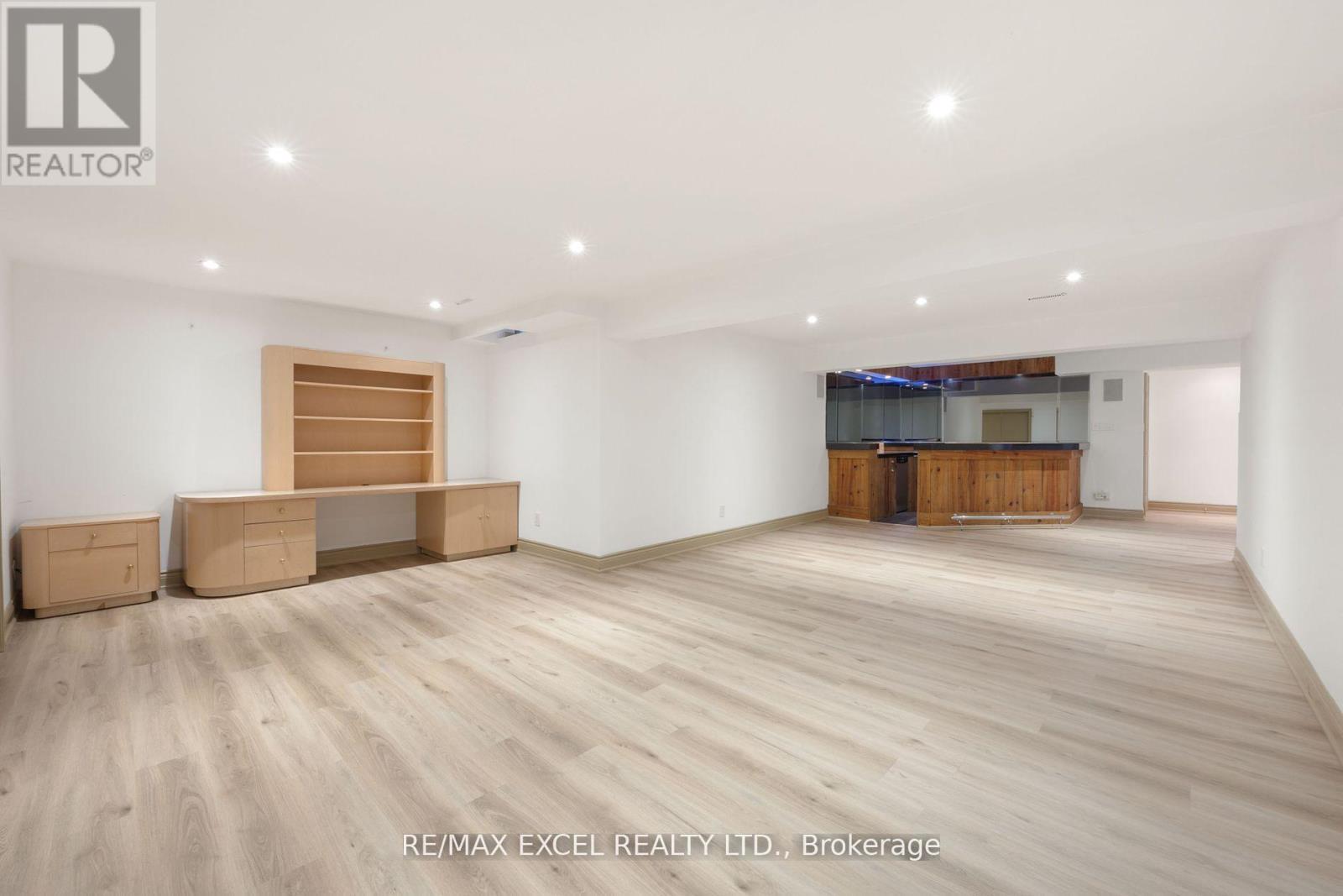 












62 WIMPOLE DRIVE

,
Toronto (St. Andrew-Windfields),




Ontario
M2L2L3

