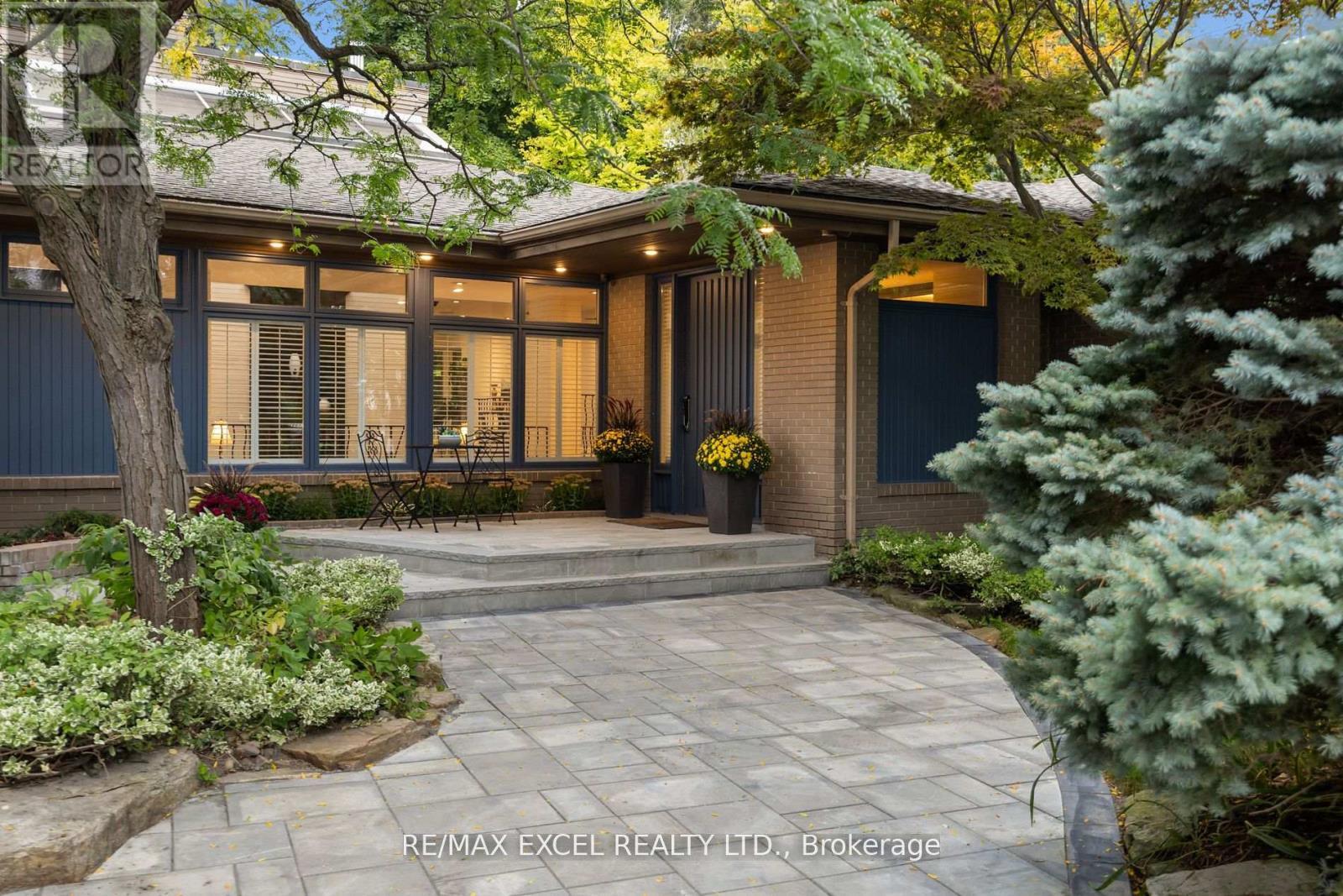 












62 WIMPOLE DRIVE

,
Toronto (St. Andrew-Windfields),




Ontario
M2L2L3

