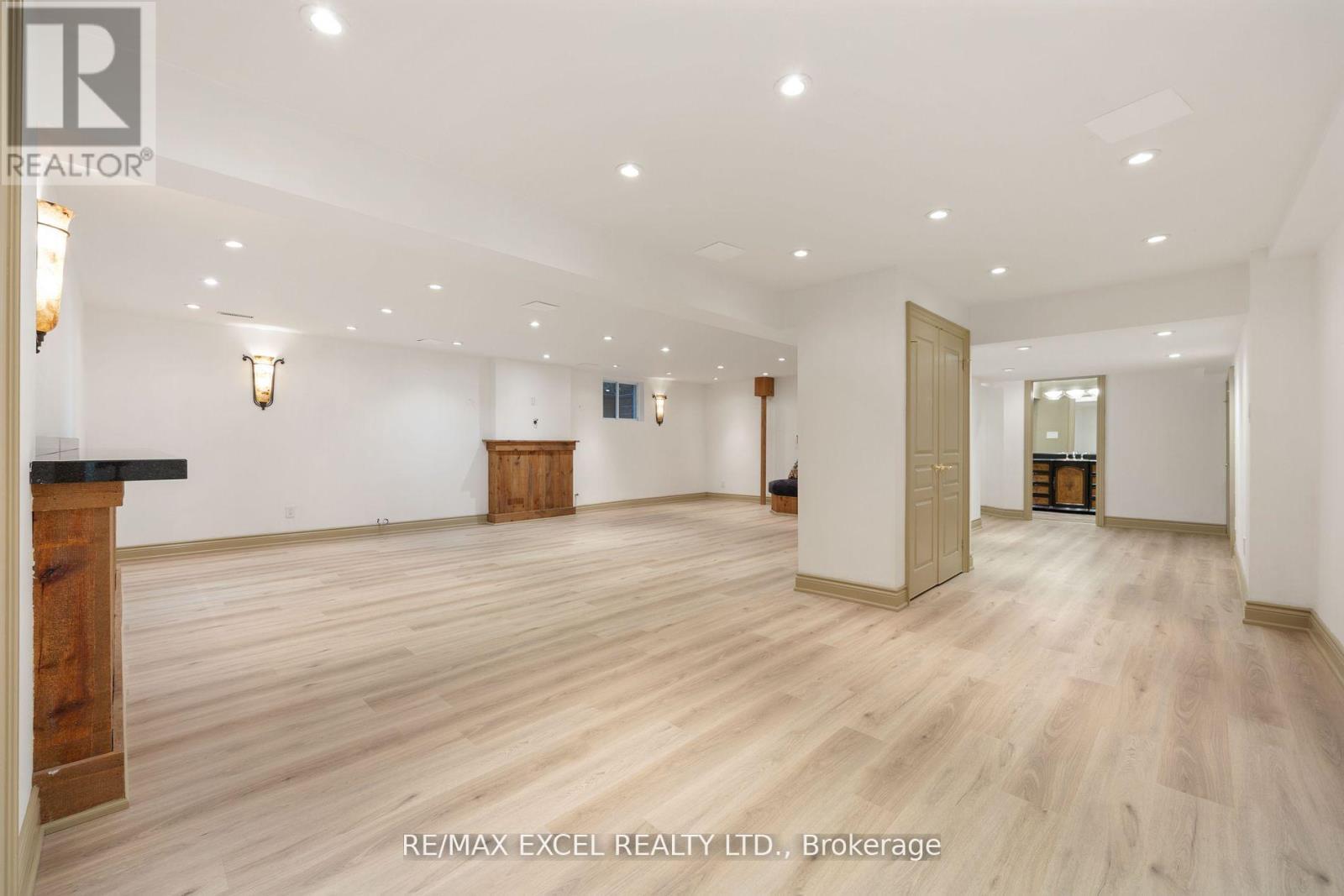 












62 WIMPOLE DRIVE

,
Toronto (St. Andrew-Windfields),




Ontario
M2L2L3

