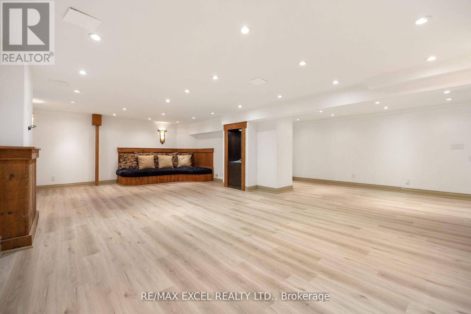












62 WIMPOLE DRIVE

,
Toronto (St. Andrew-Windfields),




Ontario
M2L2L3

