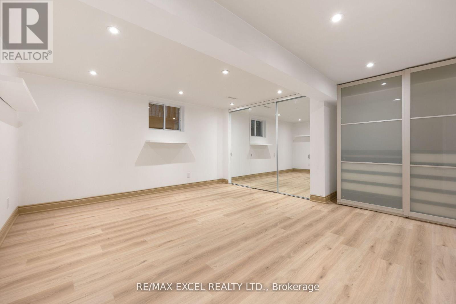 












62 WIMPOLE DRIVE

,
Toronto (St. Andrew-Windfields),




Ontario
M2L2L3

