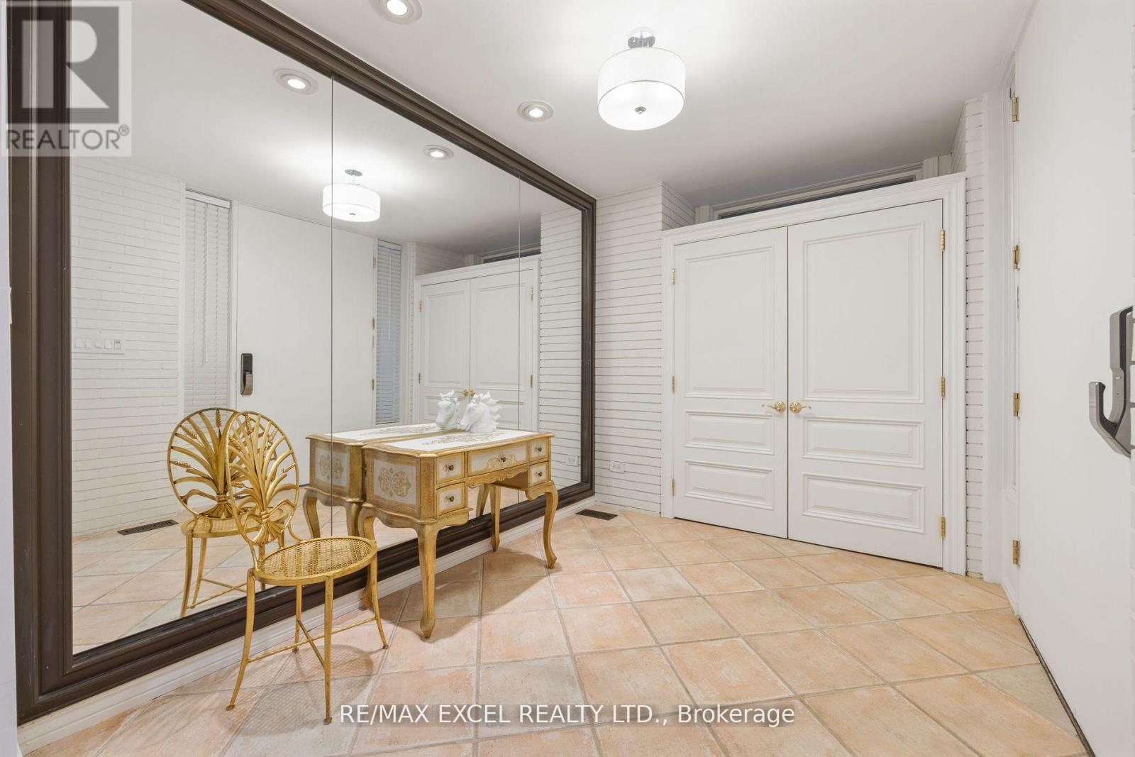 












62 WIMPOLE DRIVE

,
Toronto (St. Andrew-Windfields),




Ontario
M2L2L3

