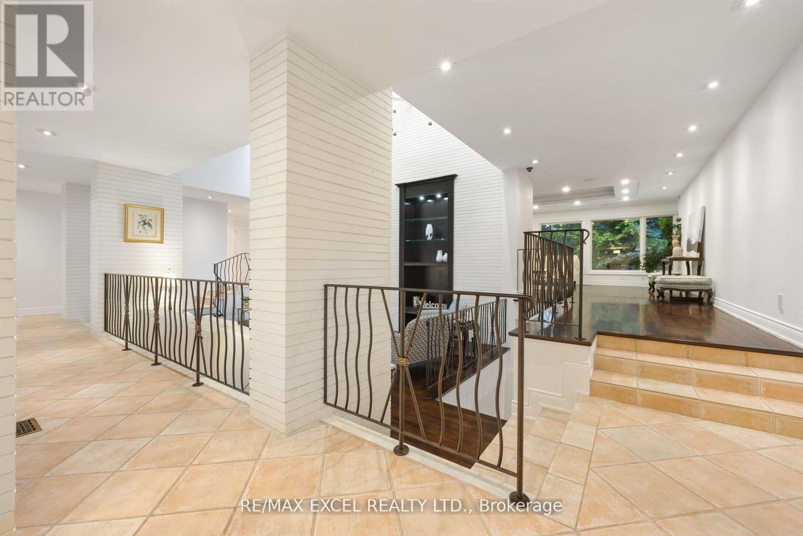 












62 WIMPOLE DRIVE

,
Toronto (St. Andrew-Windfields),




Ontario
M2L2L3

