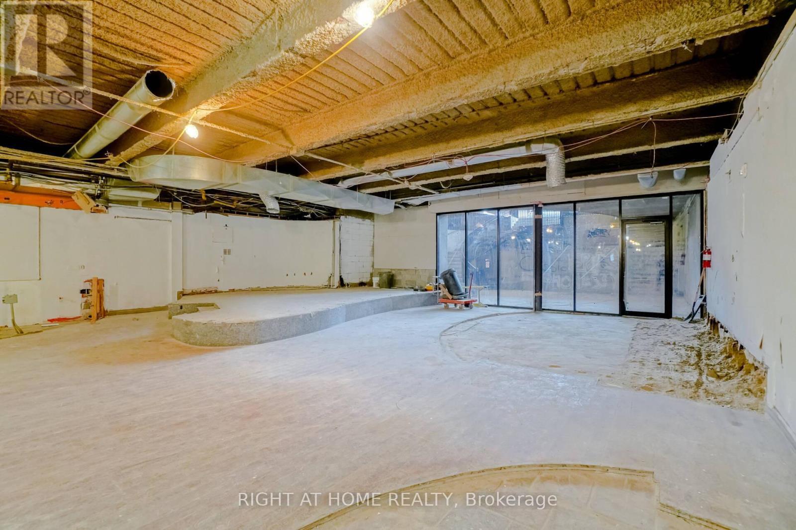 












LOWER - 1305 DUNDAS STREET W

,
Toronto (Little Portugal),




Ontario
M6J1X8

