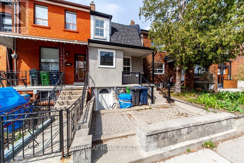 












46 COOLMINE ROAD

,
Toronto (Little Portugal),




Ontario
M6J3E9

