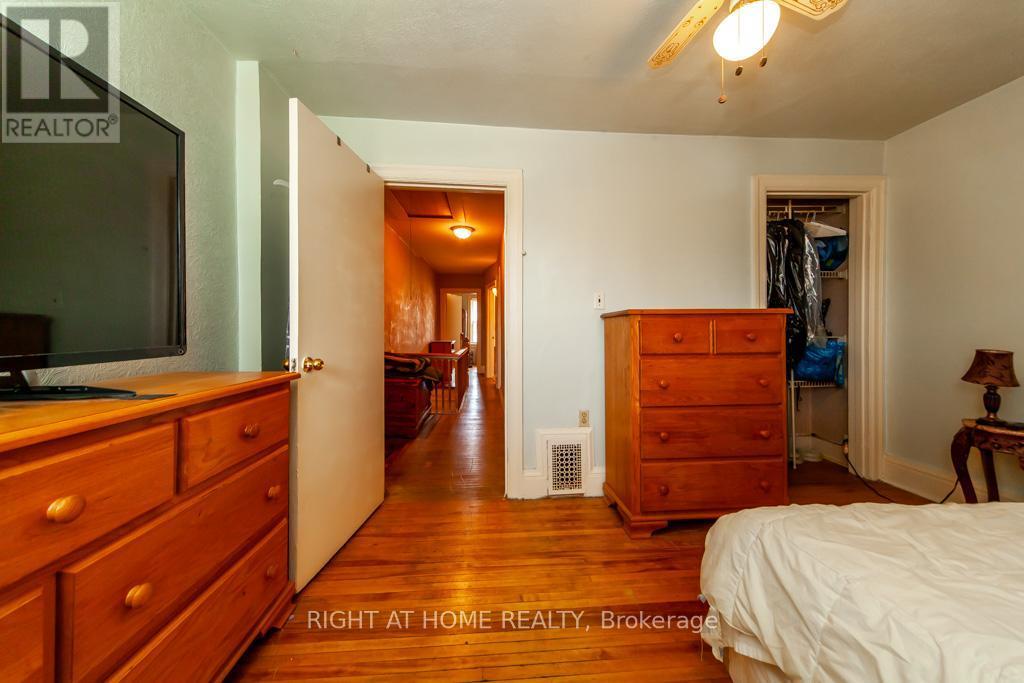 












46 COOLMINE ROAD

,
Toronto (Little Portugal),




Ontario
M6J3E9

