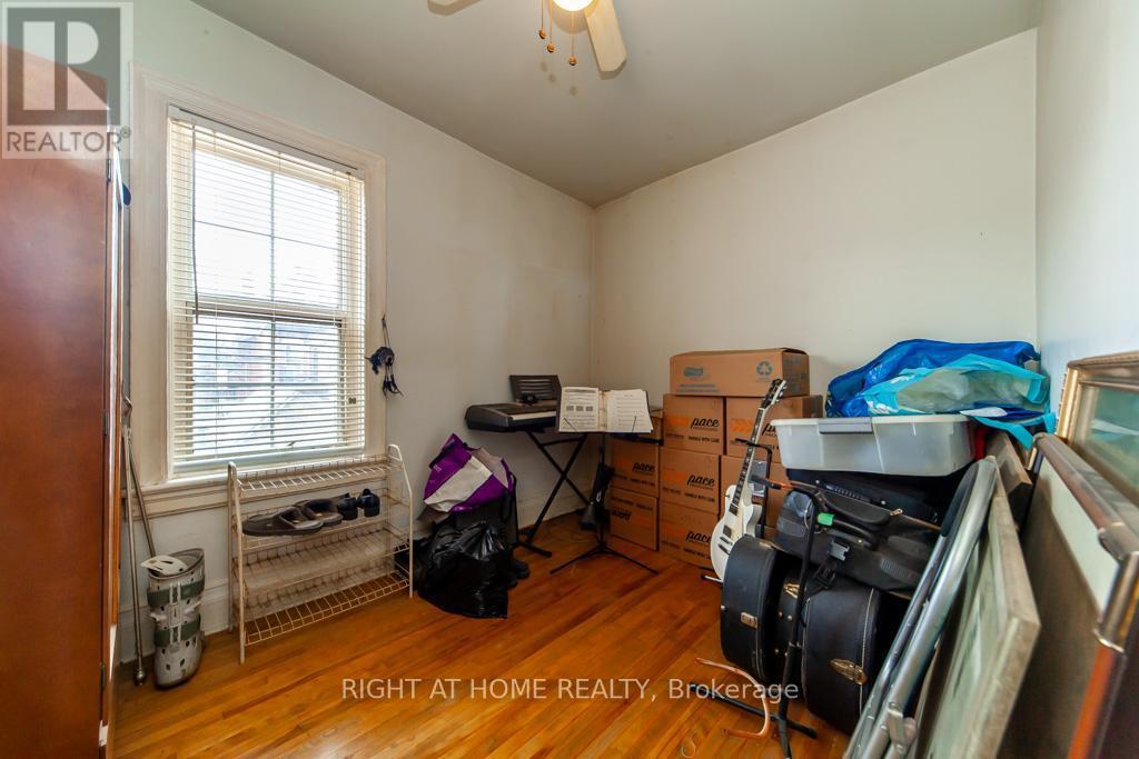 












46 COOLMINE ROAD

,
Toronto (Little Portugal),




Ontario
M6J3E9

