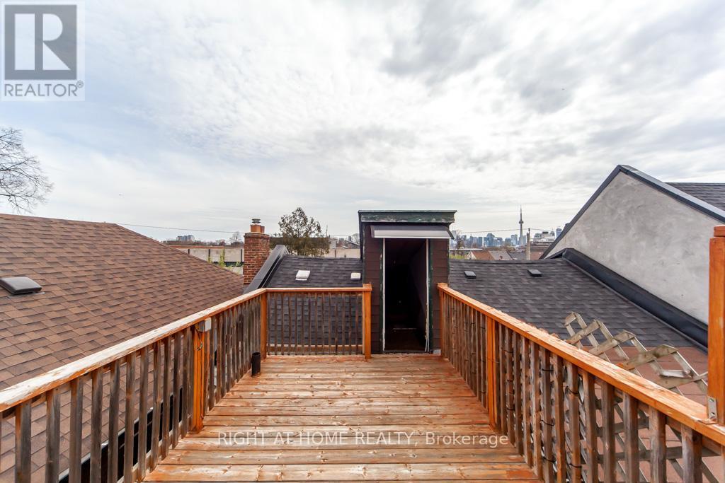 












46 COOLMINE ROAD

,
Toronto (Little Portugal),




Ontario
M6J3E9

