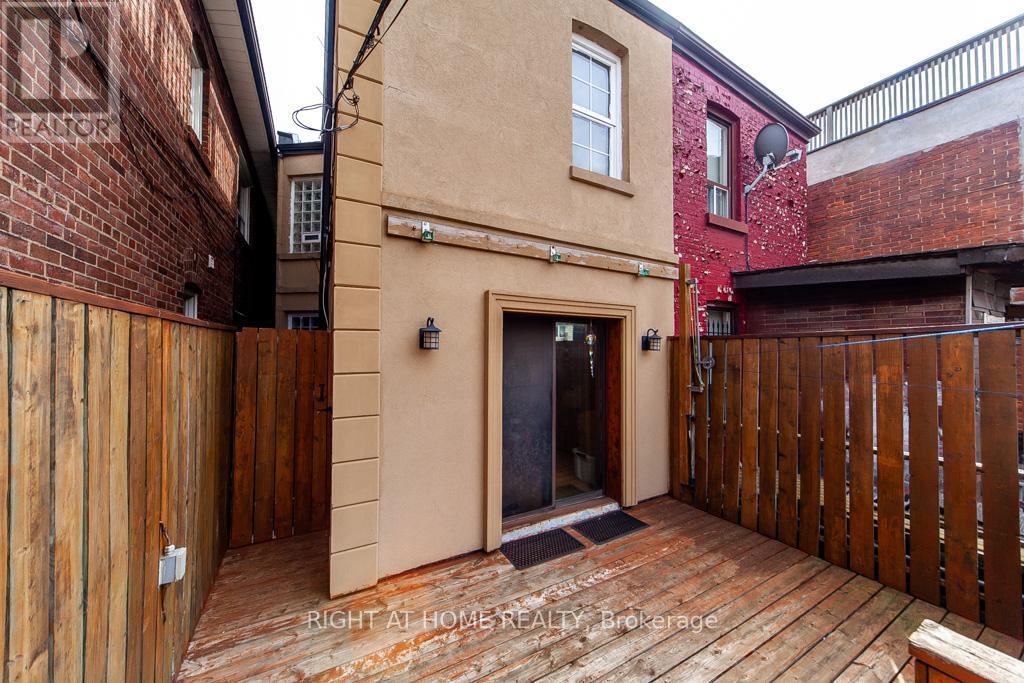 












46 COOLMINE ROAD

,
Toronto (Little Portugal),




Ontario
M6J3E9

