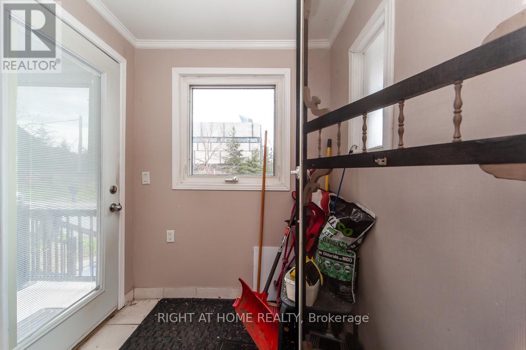 












46 COOLMINE ROAD

,
Toronto (Little Portugal),




Ontario
M6J3E9

