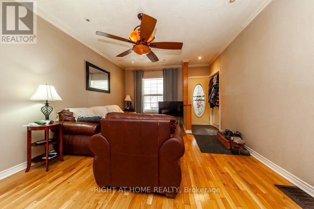 












46 COOLMINE ROAD

,
Toronto (Little Portugal),




Ontario
M6J3E9

