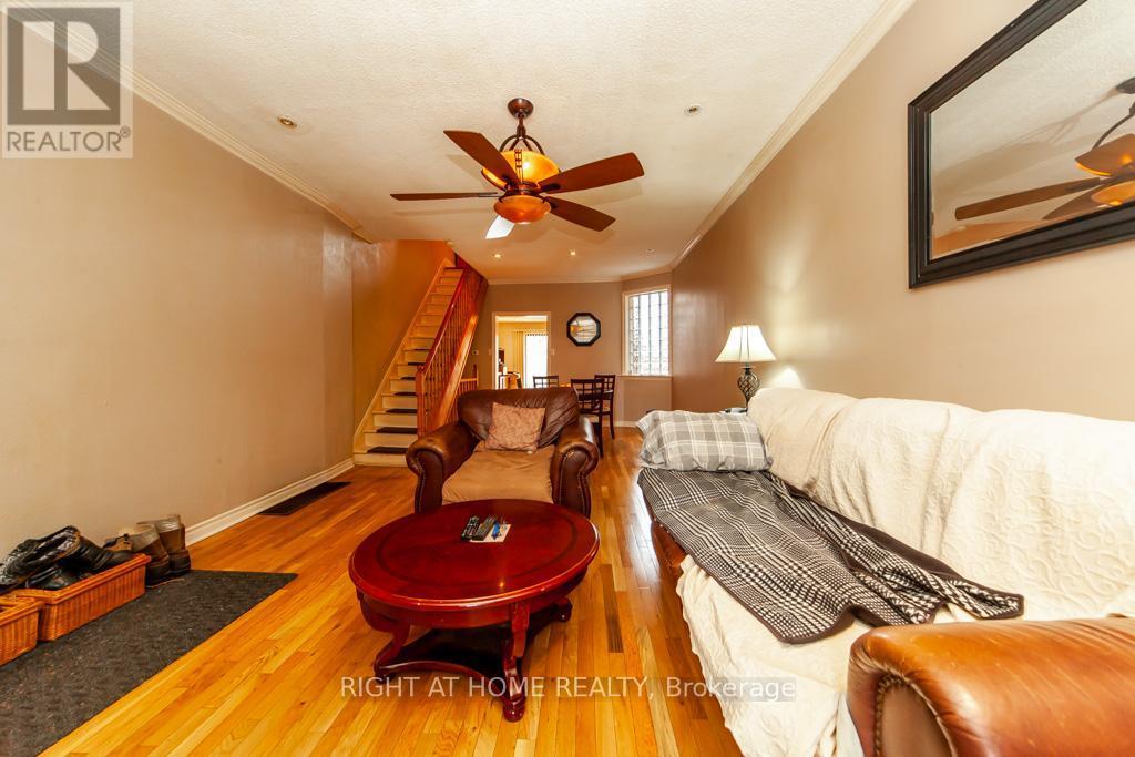 












46 COOLMINE ROAD

,
Toronto (Little Portugal),




Ontario
M6J3E9

