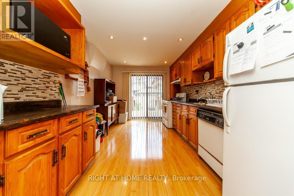 












46 COOLMINE ROAD

,
Toronto (Little Portugal),




Ontario
M6J3E9


