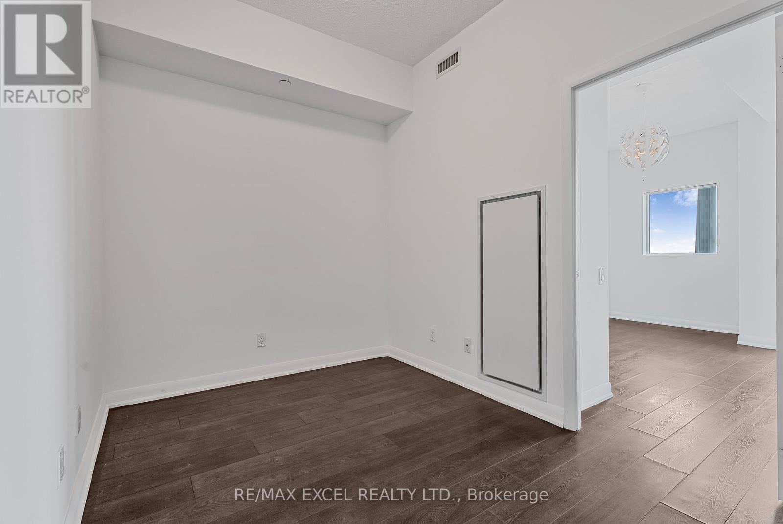 












2501 - 5162 YONGE STREET

,
Toronto (Willowdale West),




Ontario
M2N0E9


