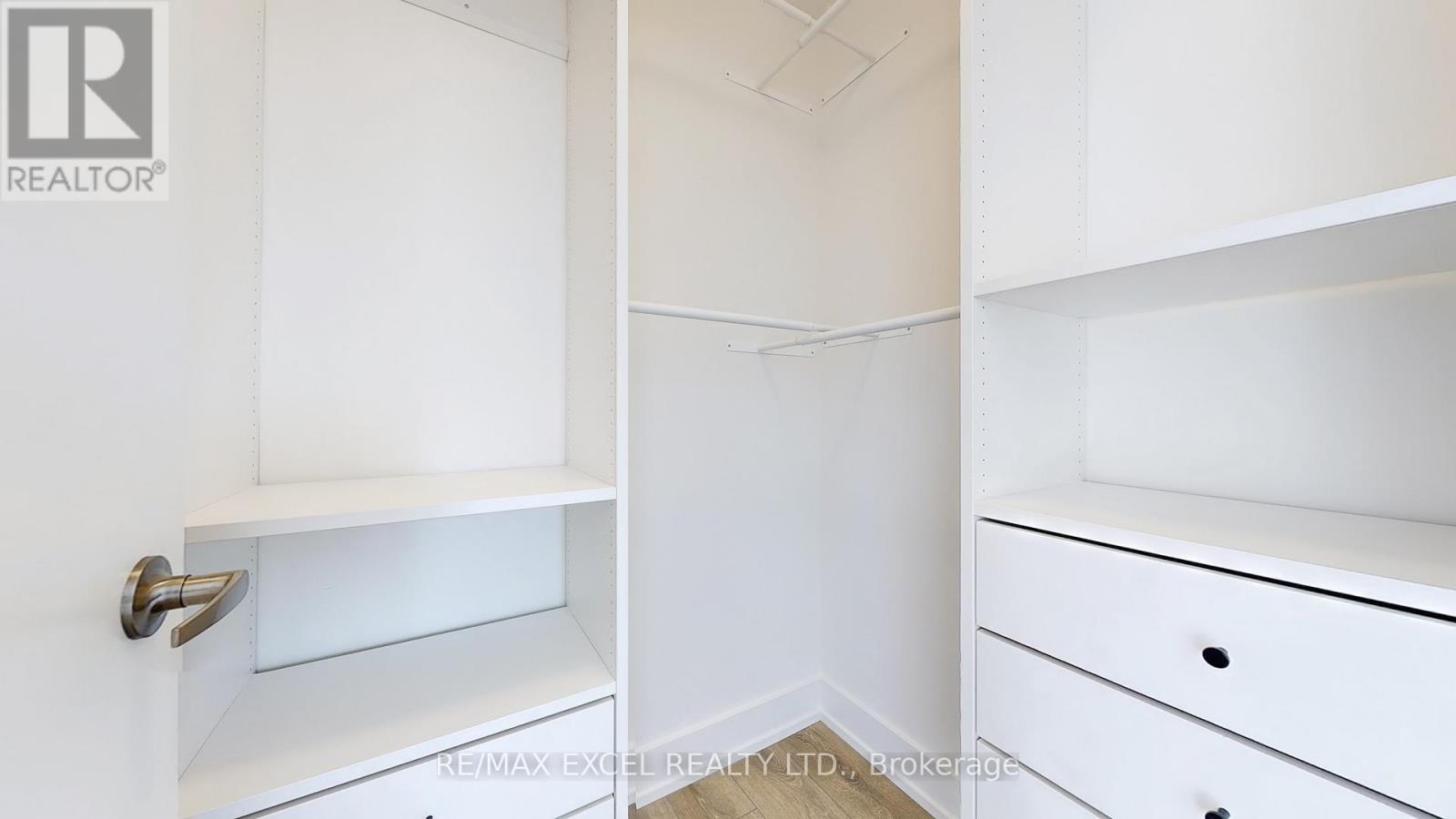 












1909 - 180 FAIRVIEW MALL DRIVE

,
Toronto (Don Valley Village),




Ontario
M2J5A7

