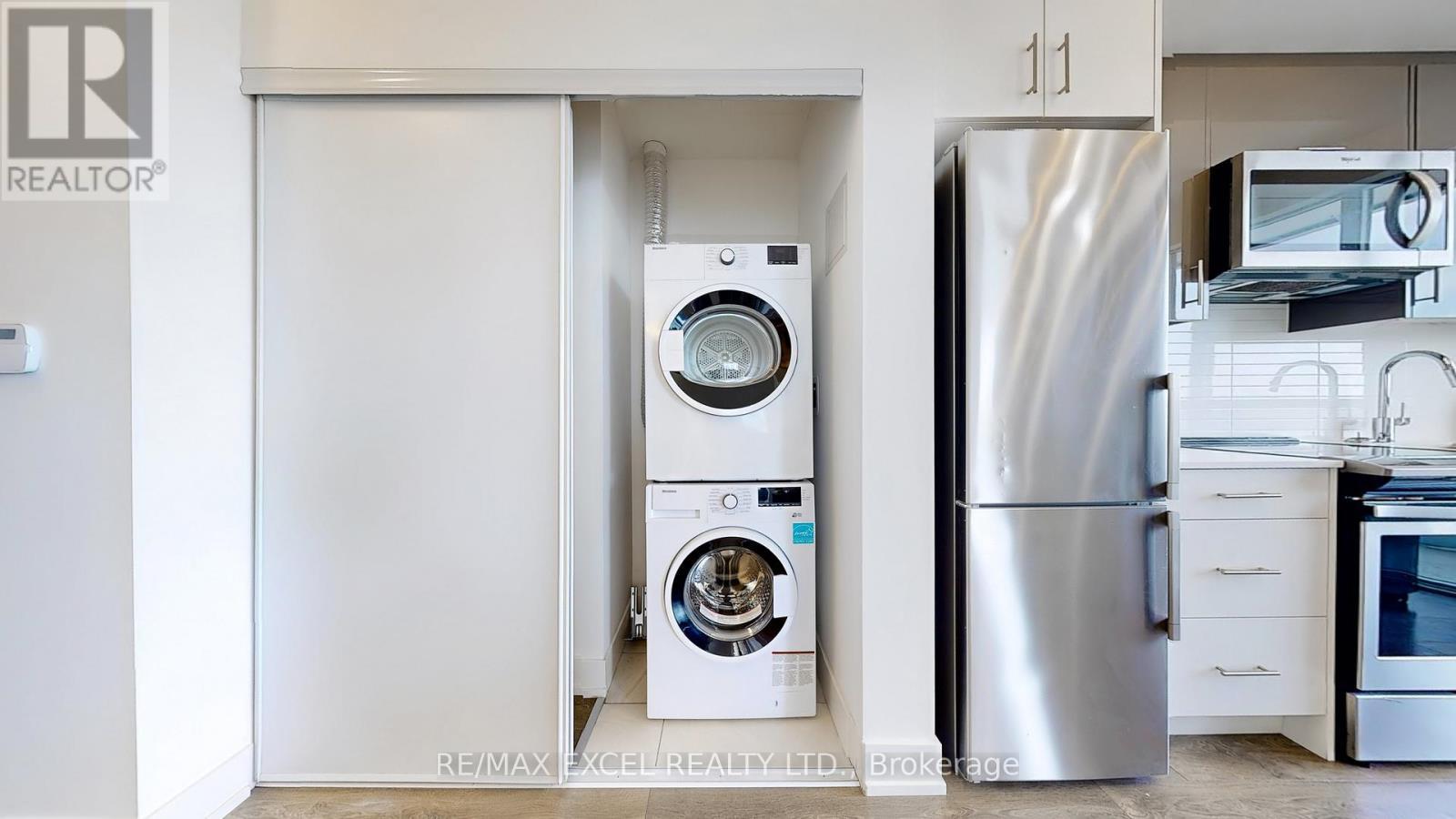 












1909 - 180 FAIRVIEW MALL DRIVE

,
Toronto (Don Valley Village),




Ontario
M2J5A7

