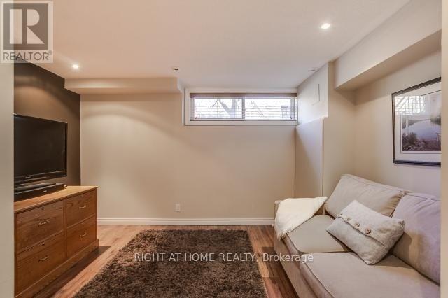 












246B BERKELEY STREET

,
Toronto (Moss Park),




Ontario
M5A2X4

