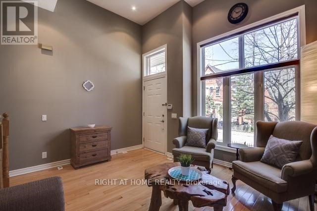 












246B BERKELEY STREET

,
Toronto (Moss Park),




Ontario
M5A2X4

