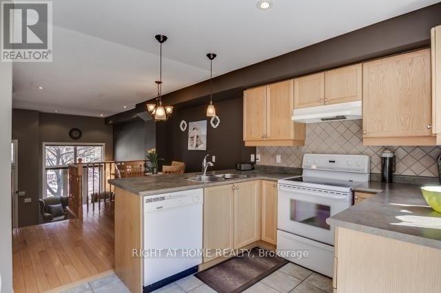 












246B BERKELEY STREET

,
Toronto (Moss Park),




Ontario
M5A2X4

