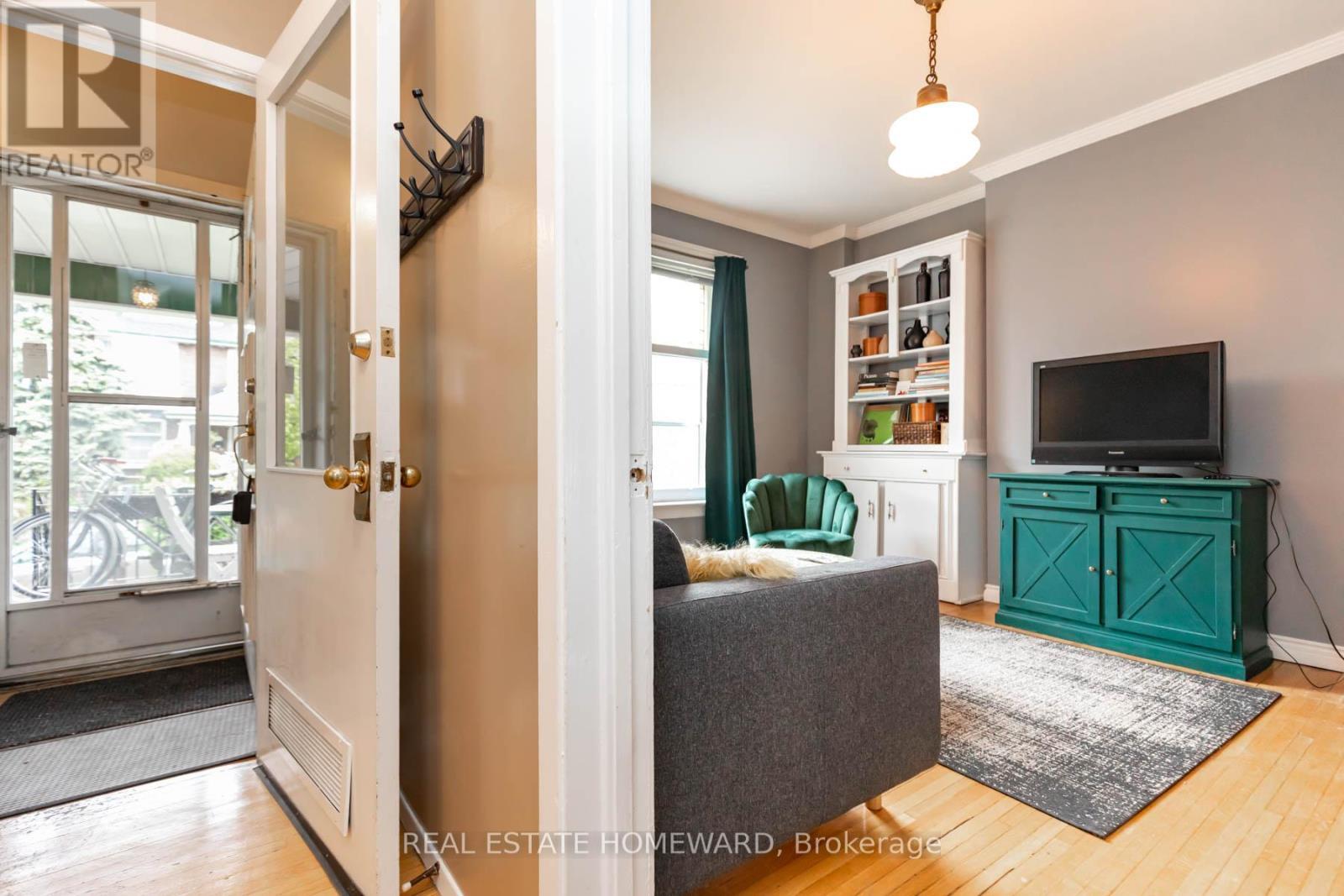 












110 BEATRICE STREET

,
Toronto (Trinity-Bellwoods),




Ontario
M6J2T3

