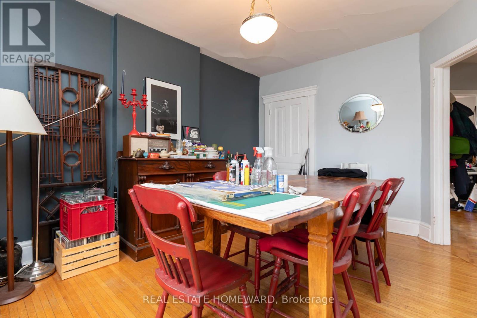 












110 BEATRICE STREET

,
Toronto (Trinity-Bellwoods),




Ontario
M6J2T3

