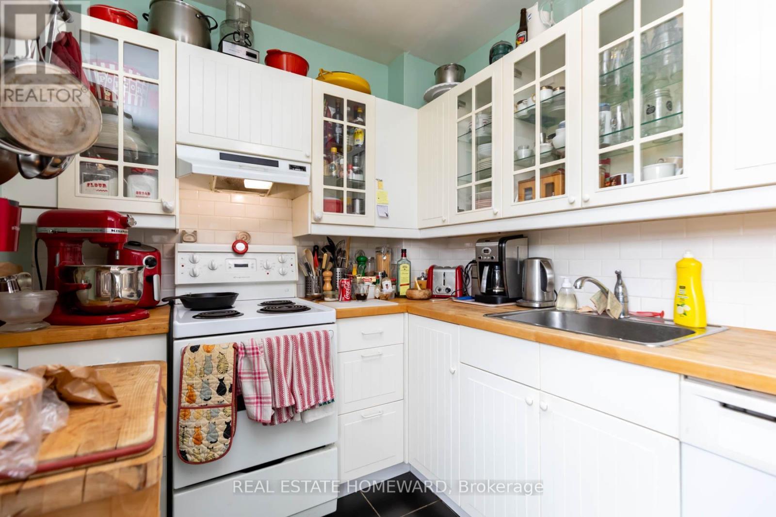 












110 BEATRICE STREET

,
Toronto (Trinity-Bellwoods),




Ontario
M6J2T3

