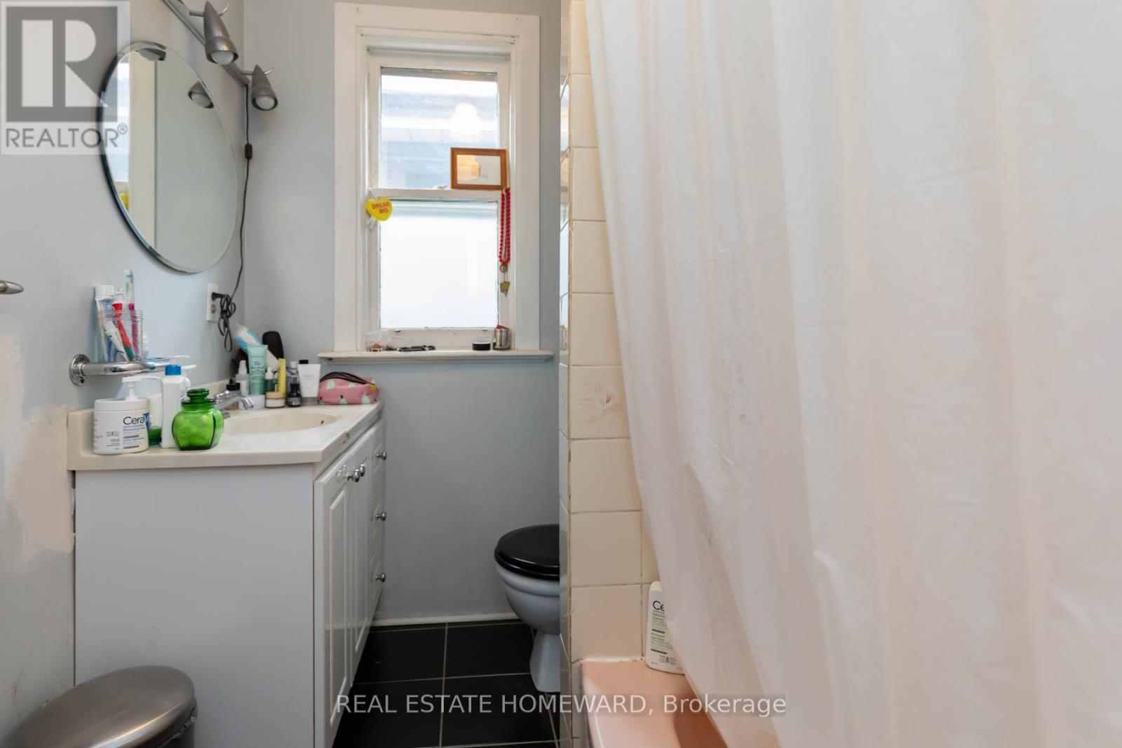 












110 BEATRICE STREET

,
Toronto (Trinity-Bellwoods),




Ontario
M6J2T3

