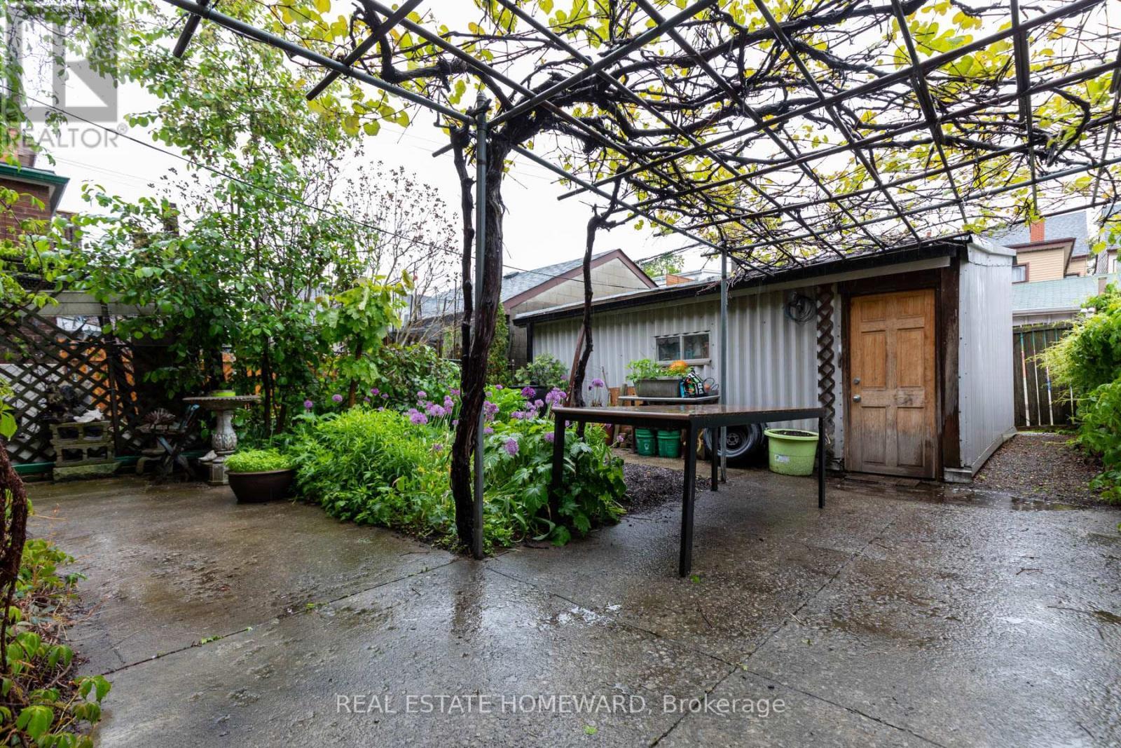 












110 BEATRICE STREET

,
Toronto (Trinity-Bellwoods),




Ontario
M6J2T3

