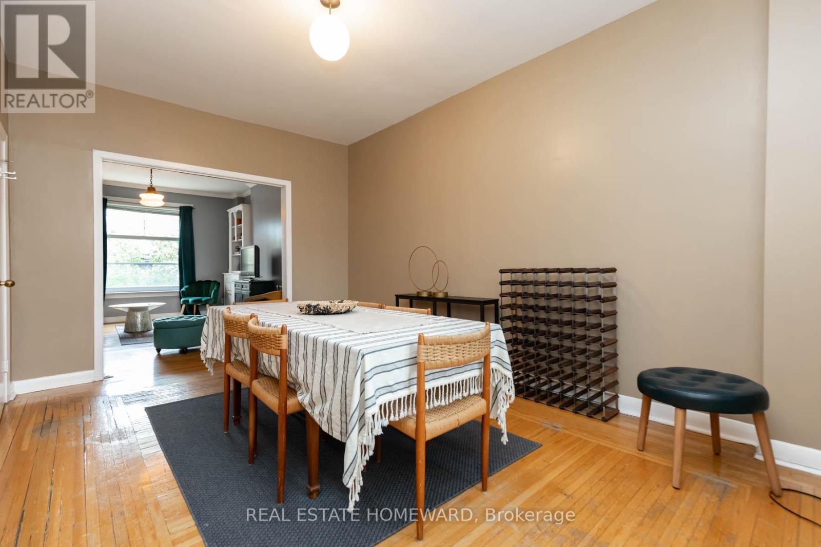 












110 BEATRICE STREET

,
Toronto (Trinity-Bellwoods),




Ontario
M6J2T3

