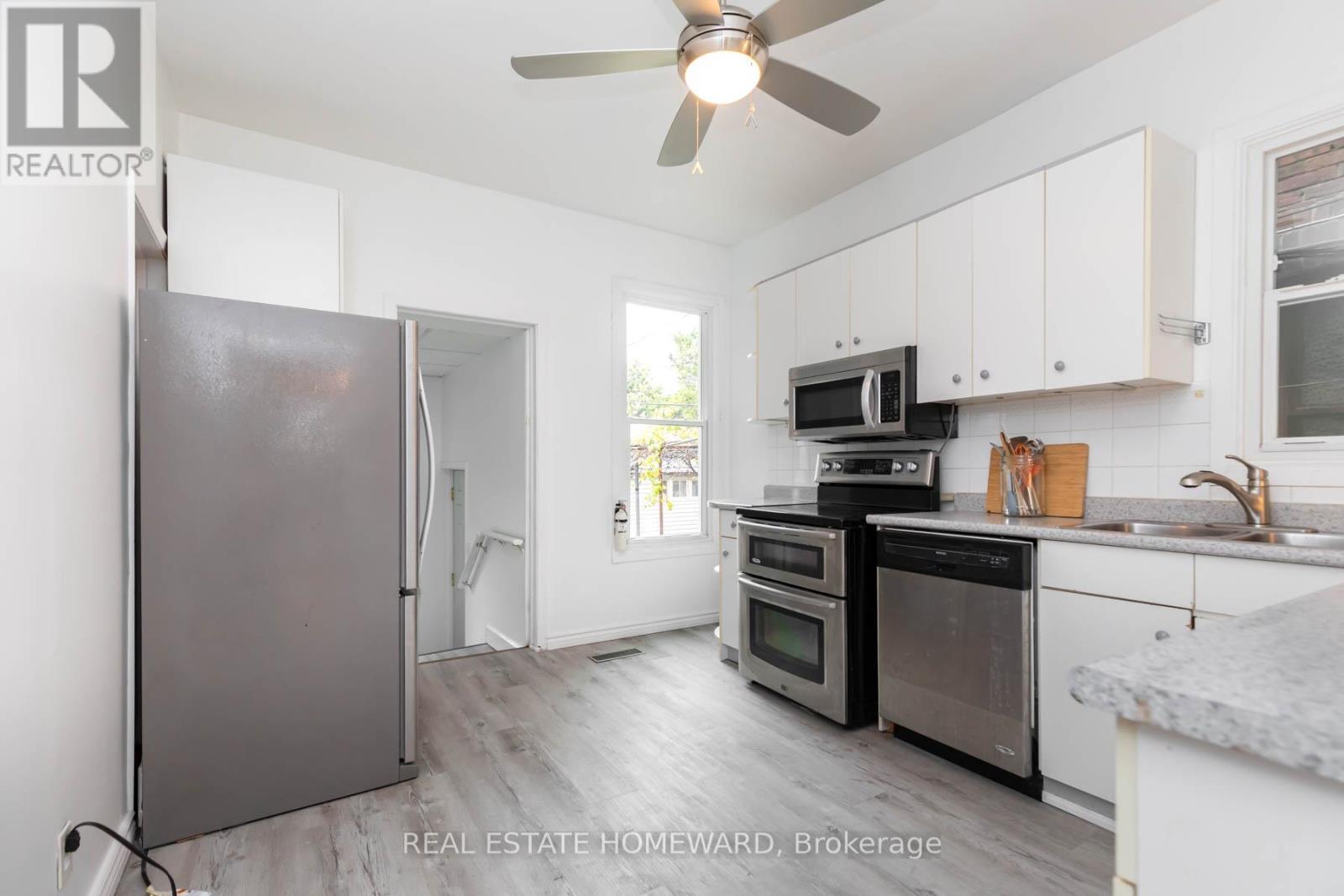 












110 BEATRICE STREET

,
Toronto (Trinity-Bellwoods),




Ontario
M6J2T3

