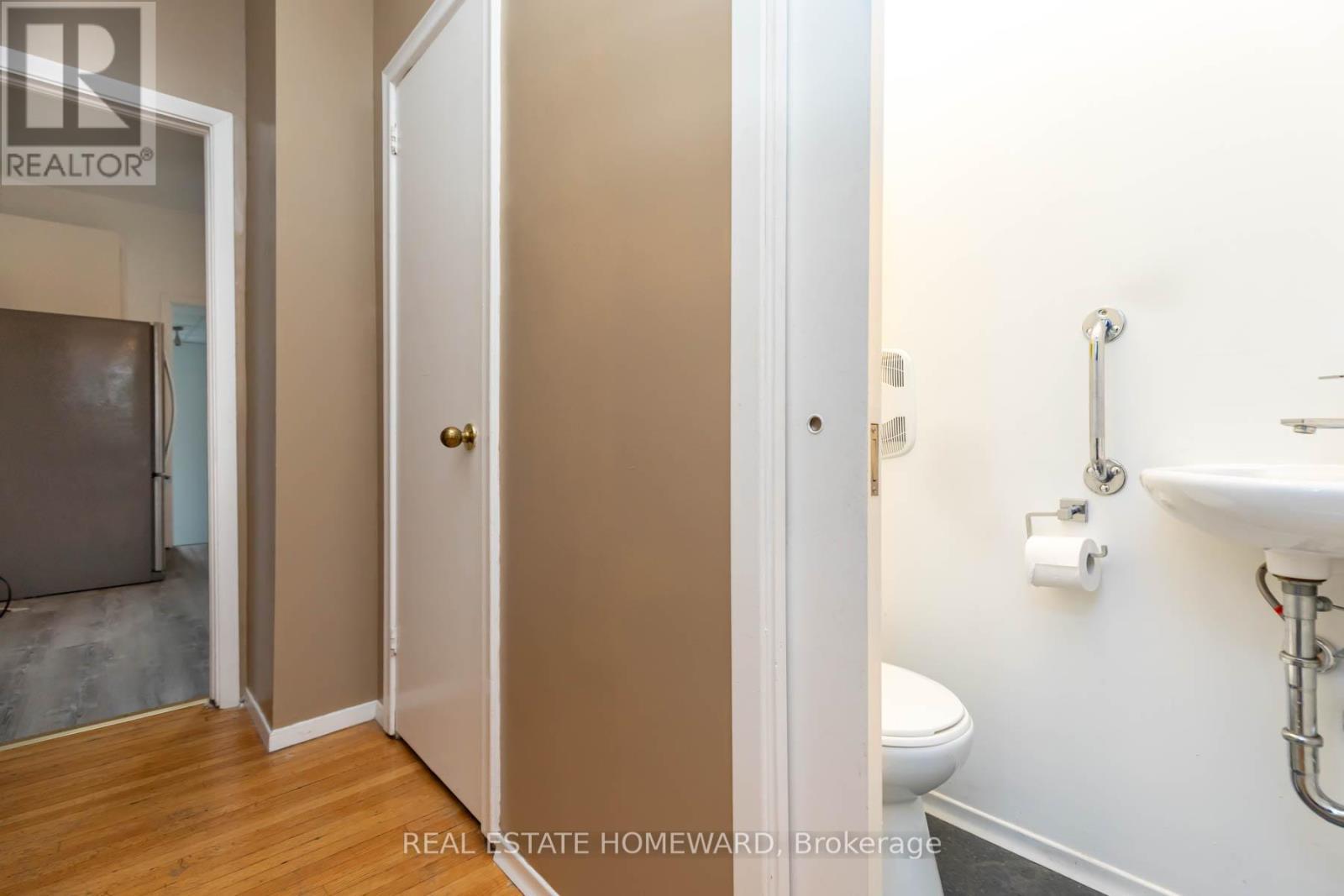












110 BEATRICE STREET

,
Toronto (Trinity-Bellwoods),




Ontario
M6J2T3

