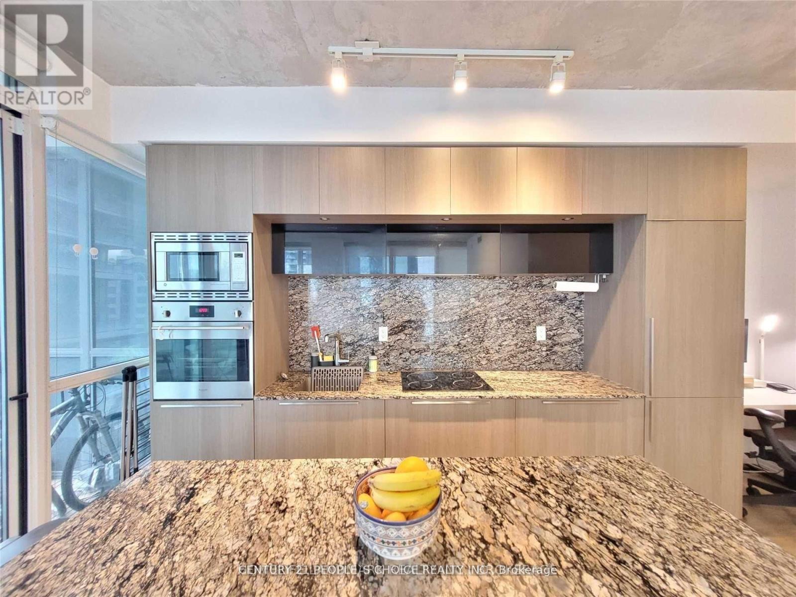 












1702 - 88 BLUE JAYS WAY

,
Toronto (Waterfront Communities),




Ontario
M5V2G3

