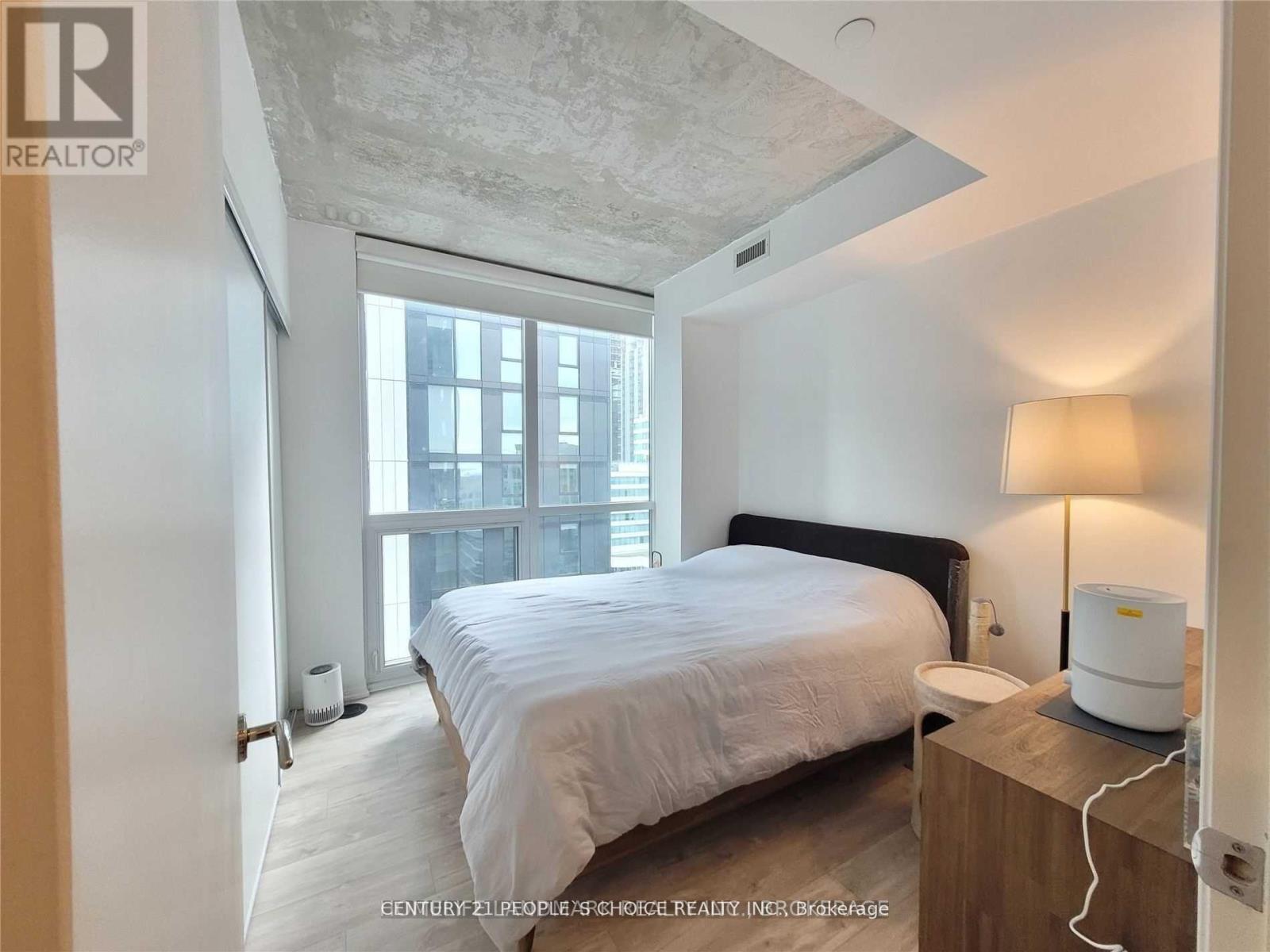 












1702 - 88 BLUE JAYS WAY

,
Toronto (Waterfront Communities),




Ontario
M5V2G3

