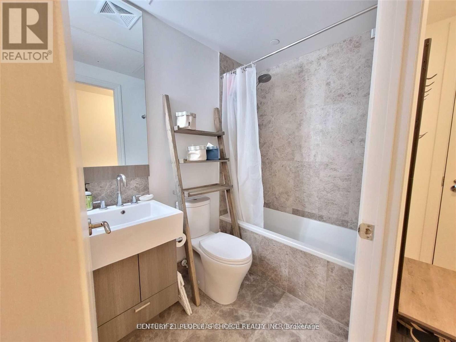 












1702 - 88 BLUE JAYS WAY

,
Toronto (Waterfront Communities),




Ontario
M5V2G3

