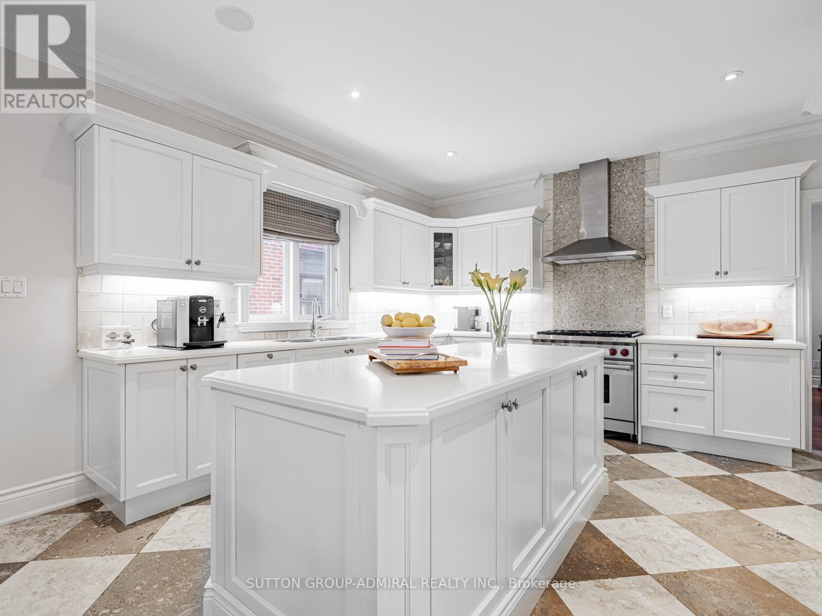 












538 BEDFORD PARK AVENUE

,
Toronto (Bedford Park-Nortown),




Ontario
M5M1K3


