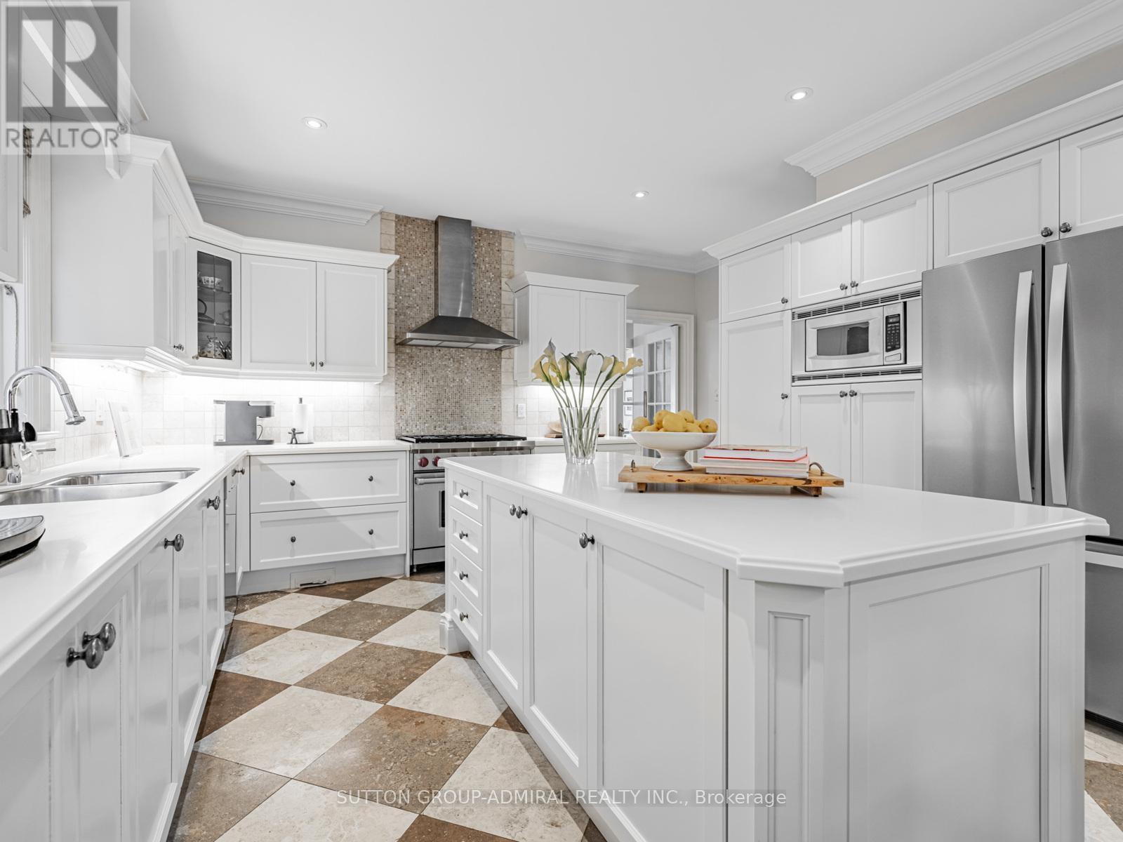 












538 BEDFORD PARK AVENUE

,
Toronto (Bedford Park-Nortown),




Ontario
M5M1K3

