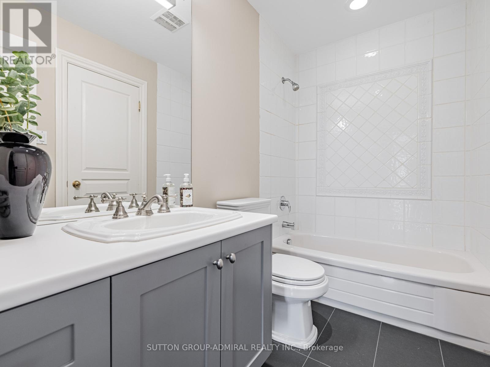 












538 BEDFORD PARK AVENUE

,
Toronto (Bedford Park-Nortown),




Ontario
M5M1K3


