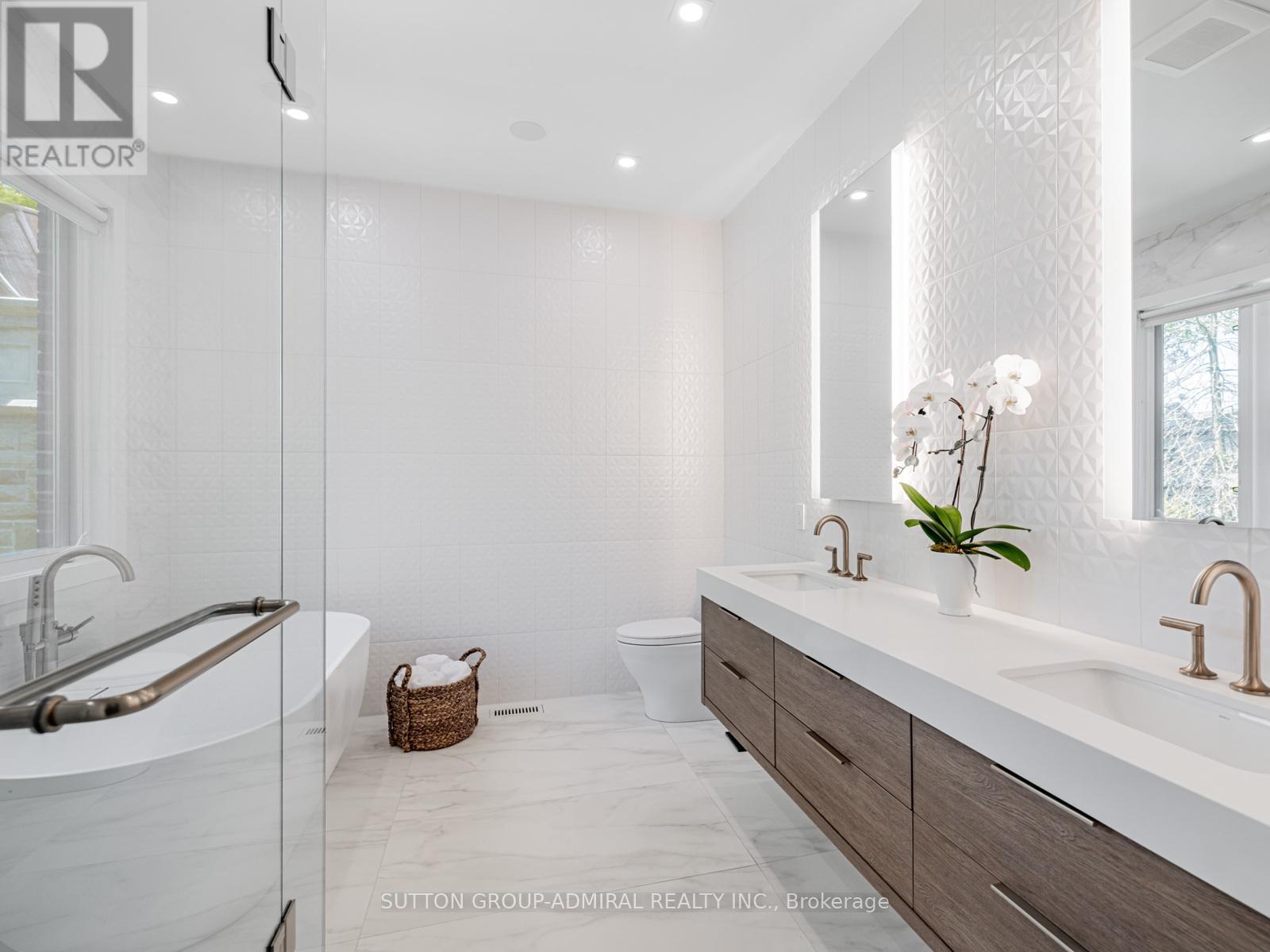












538 BEDFORD PARK AVENUE

,
Toronto (Bedford Park-Nortown),




Ontario
M5M1K3

