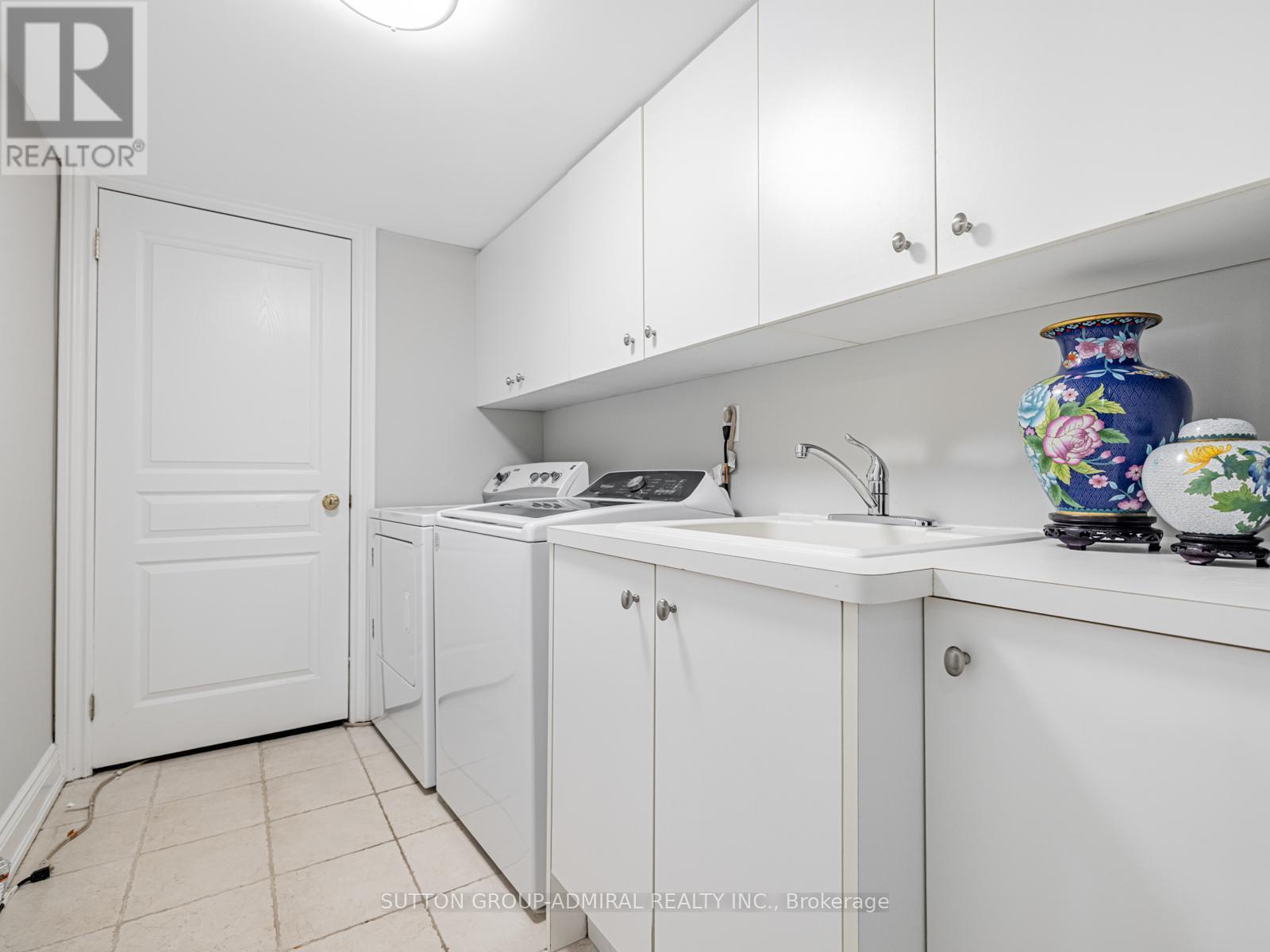 












538 BEDFORD PARK AVENUE

,
Toronto (Bedford Park-Nortown),




Ontario
M5M1K3

