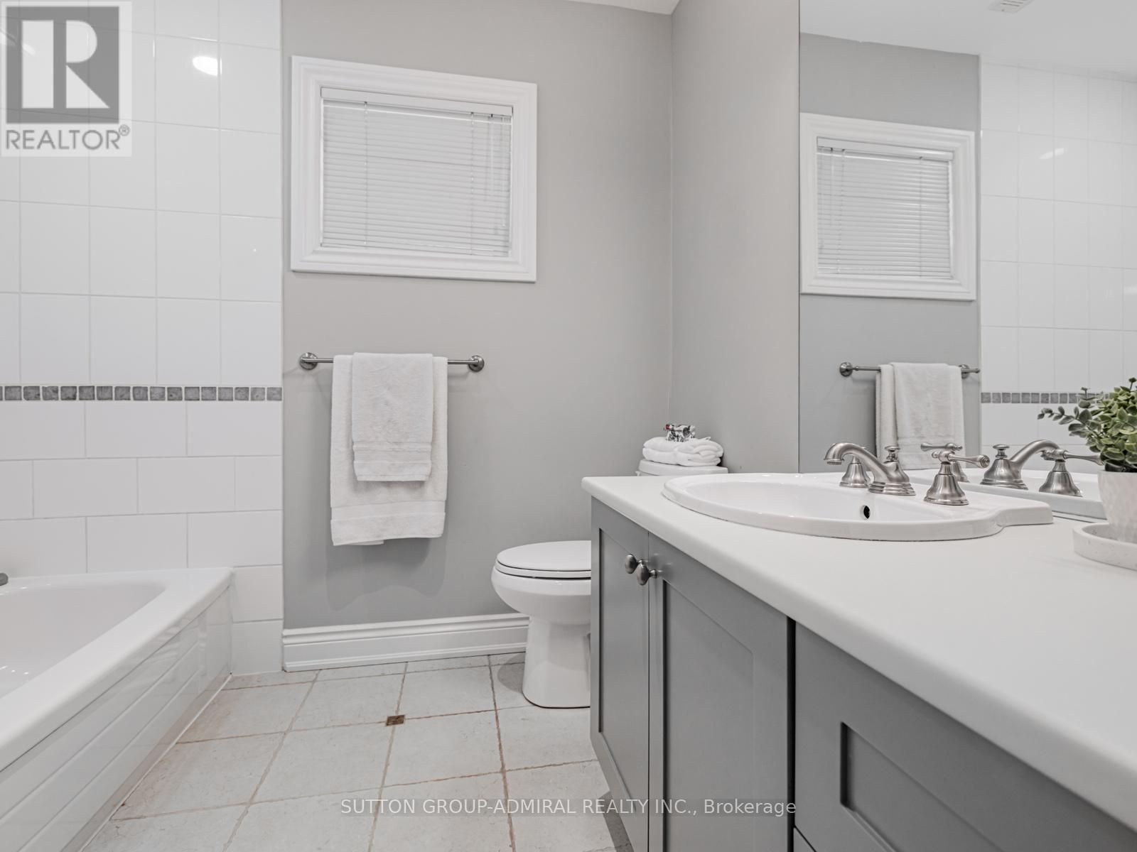 












538 BEDFORD PARK AVENUE

,
Toronto (Bedford Park-Nortown),




Ontario
M5M1K3

