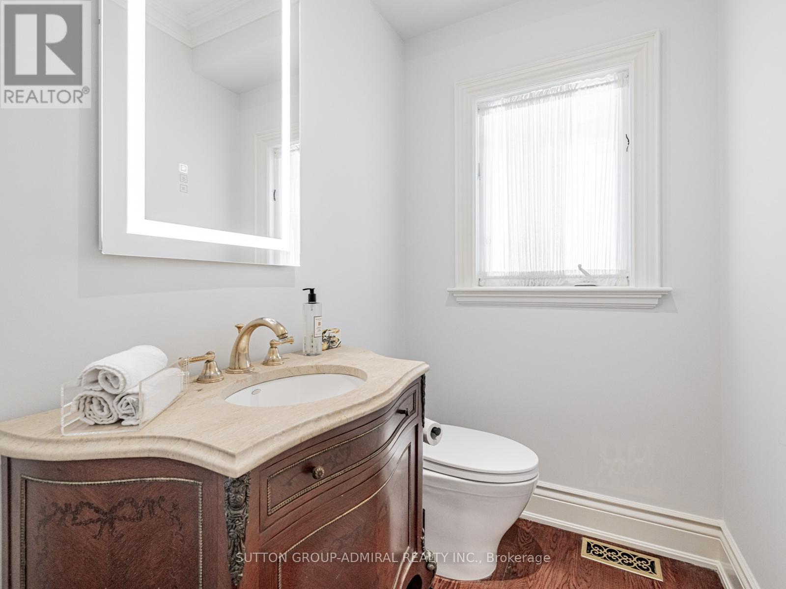 












538 BEDFORD PARK AVENUE

,
Toronto (Bedford Park-Nortown),




Ontario
M5M1K3

