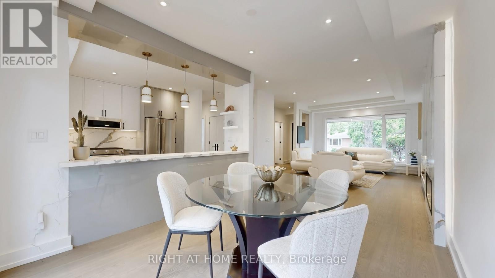 












136 SANTA BARBARA ROAD

,
Toronto (Willowdale West),




Ontario
M2N2C5

