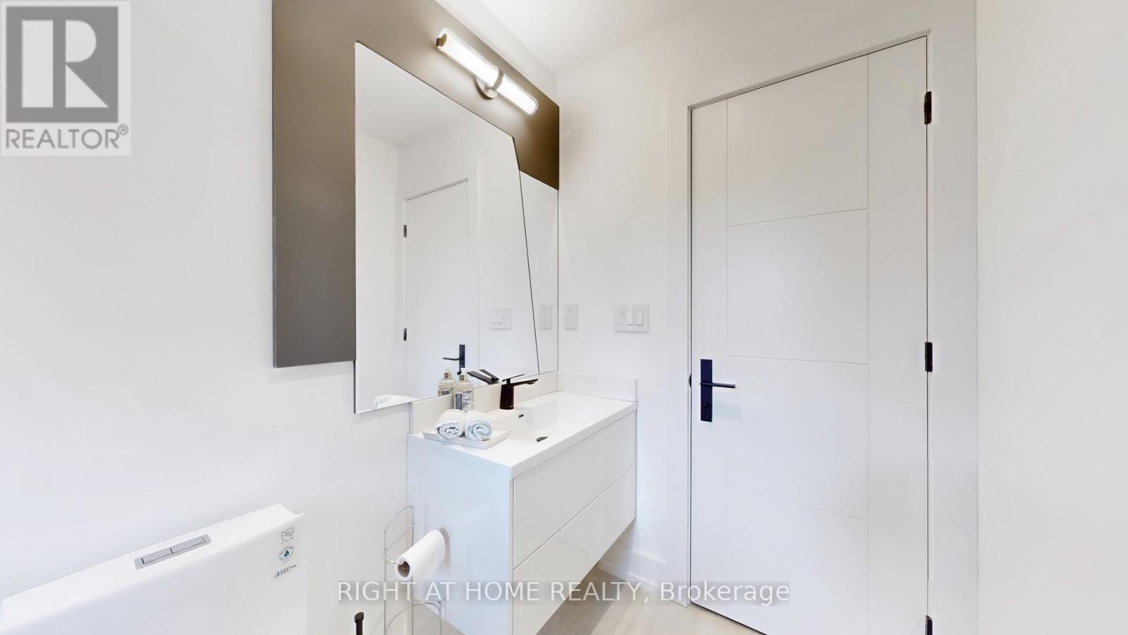 












136 SANTA BARBARA ROAD

,
Toronto (Willowdale West),




Ontario
M2N2C5

