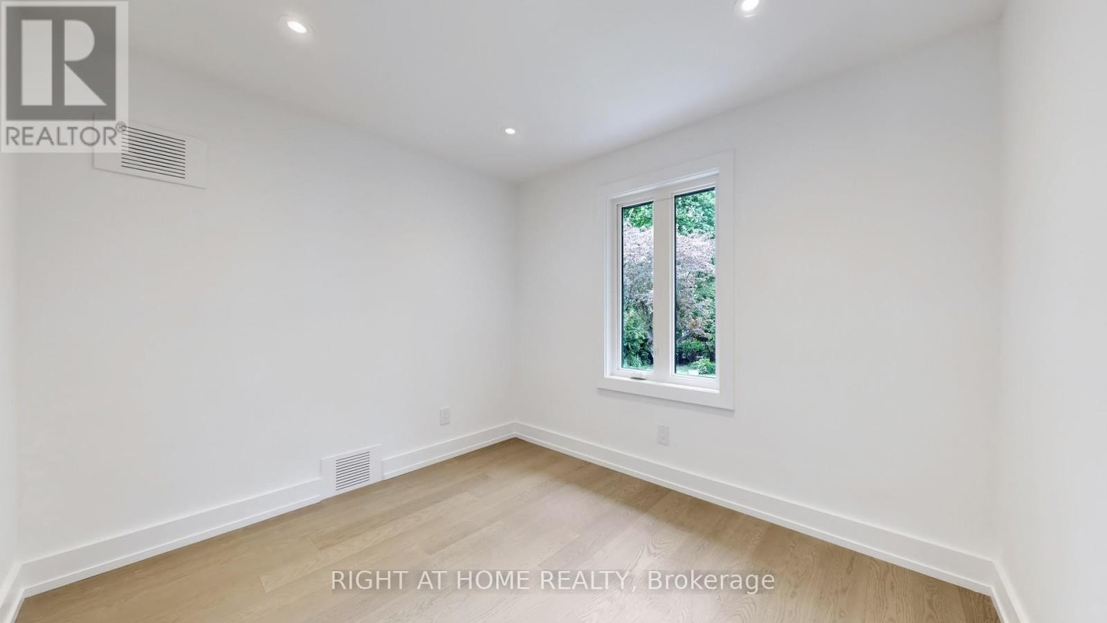 












136 SANTA BARBARA ROAD

,
Toronto (Willowdale West),




Ontario
M2N2C5

