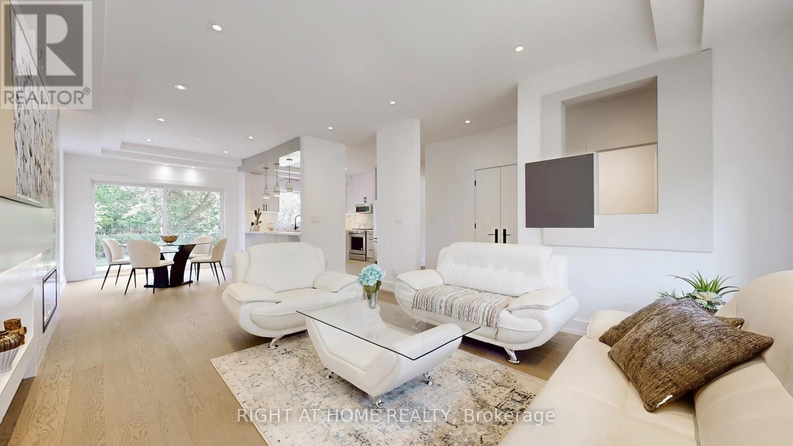 












136 SANTA BARBARA ROAD

,
Toronto (Willowdale West),




Ontario
M2N2C5

