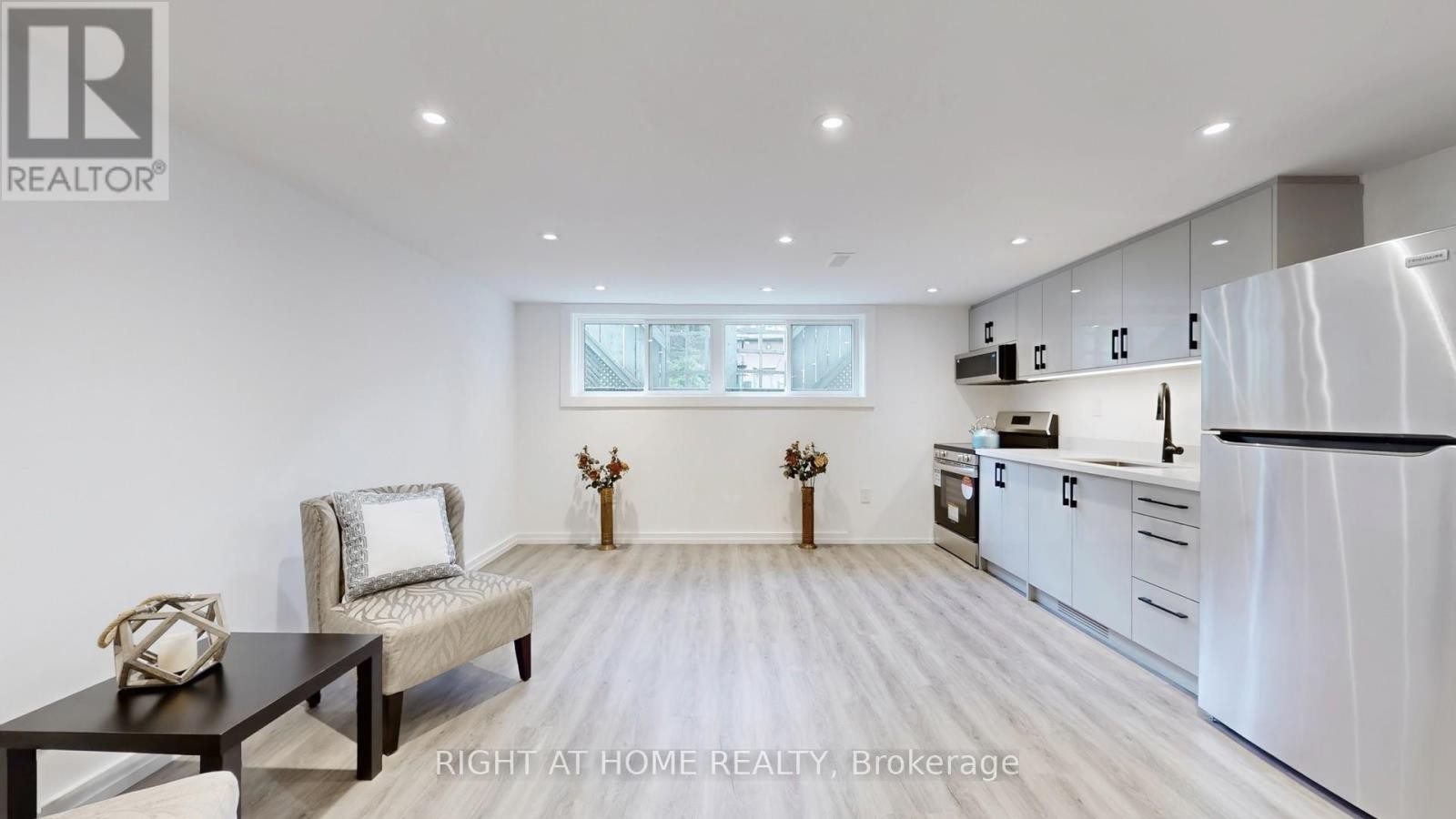












136 SANTA BARBARA ROAD

,
Toronto (Willowdale West),




Ontario
M2N2C5

