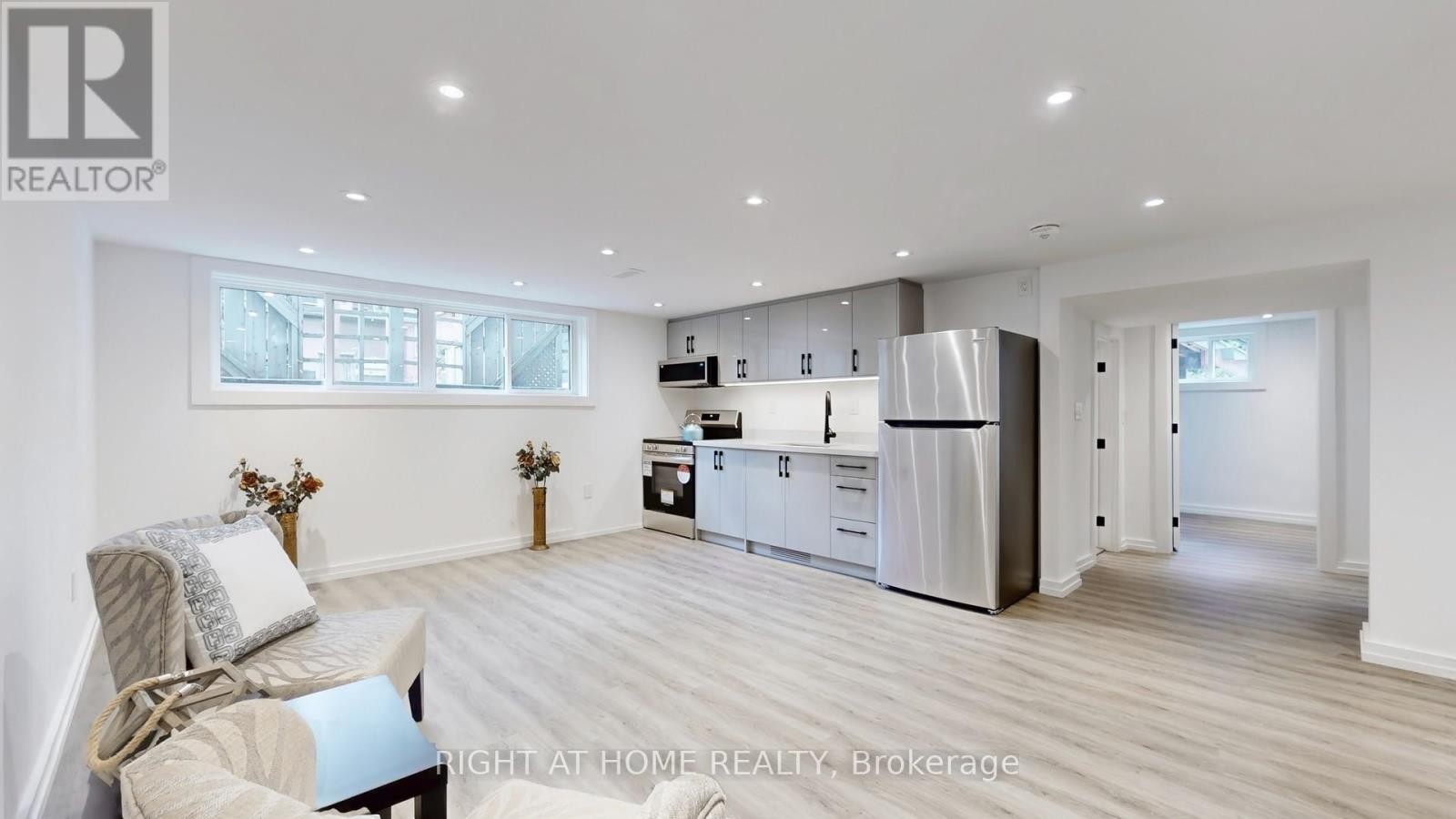 












136 SANTA BARBARA ROAD

,
Toronto (Willowdale West),




Ontario
M2N2C5

